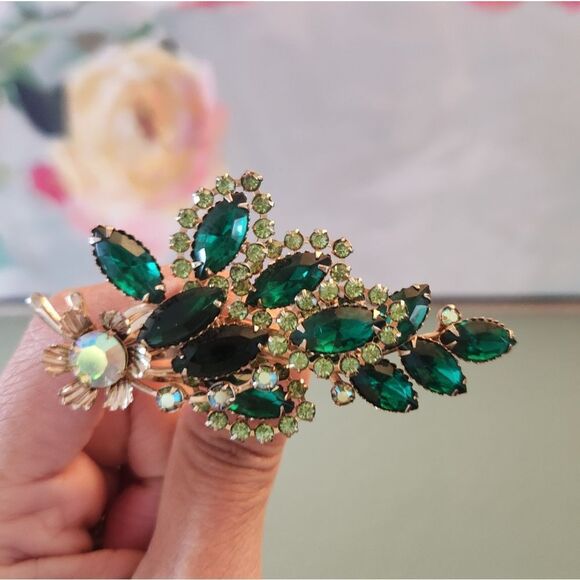 Flower / Leaves Pattern  Vintage Brooch Pin "Unsigned" - Picture 1 of 4